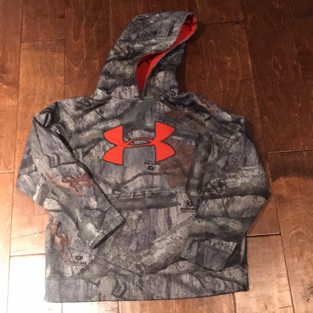 Under Armour. Missy Oak camp sweat shirt. Size YM